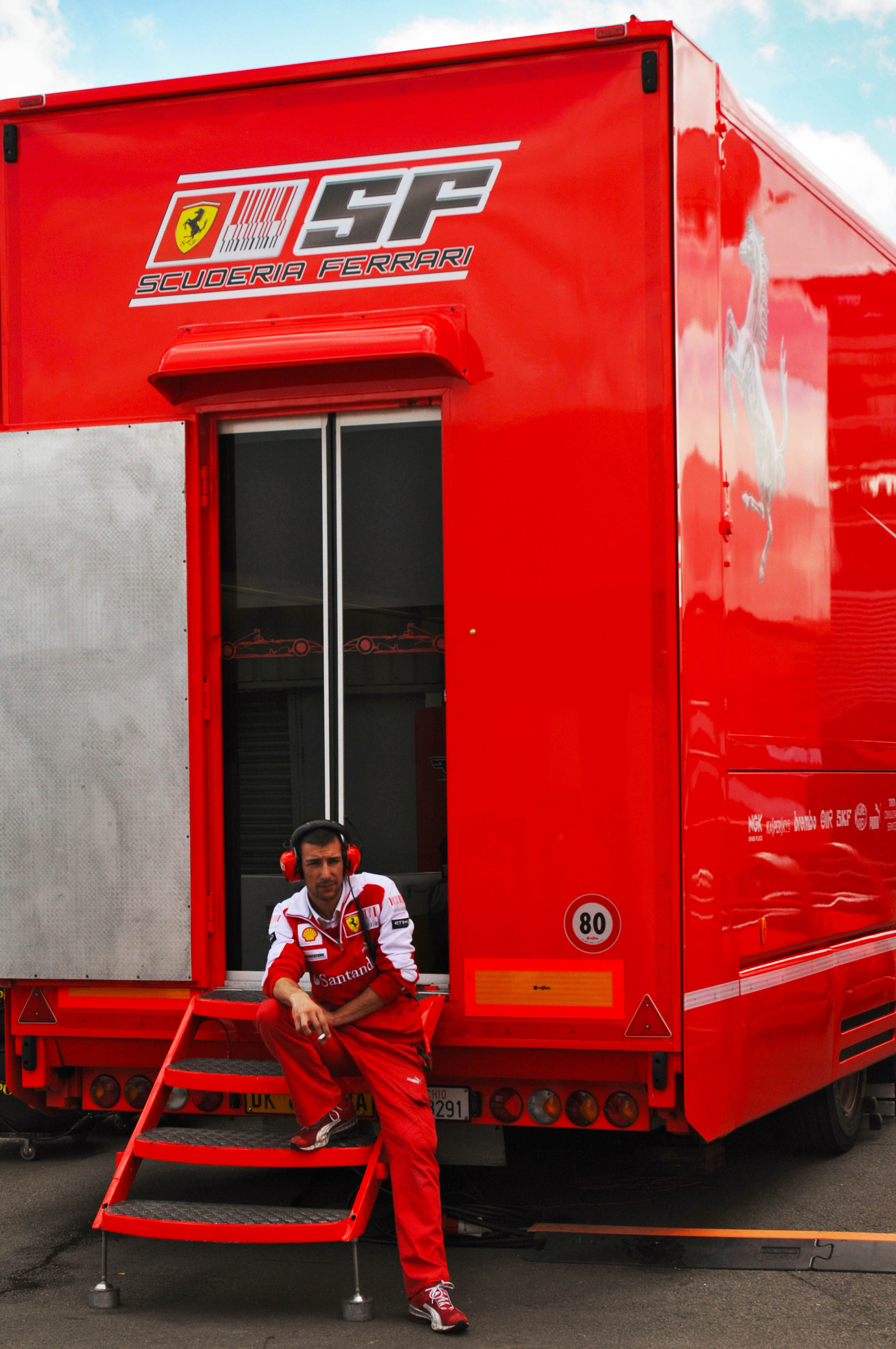 BOX FERRARI SILVERSTONE FORMULA 1 MATTEO BAZZOFFIA PHOTOGRAPHY